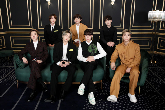 그룹 방탄소년단이 15일(한국시간) 온라인으로 제63회 그래미 어워드(GRAMMY AWARDS) 레드카펫에 참여했다. [빅히트 엔터테인먼트 제공]